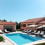 بيت للعطل Dori By Interhome كرينكا